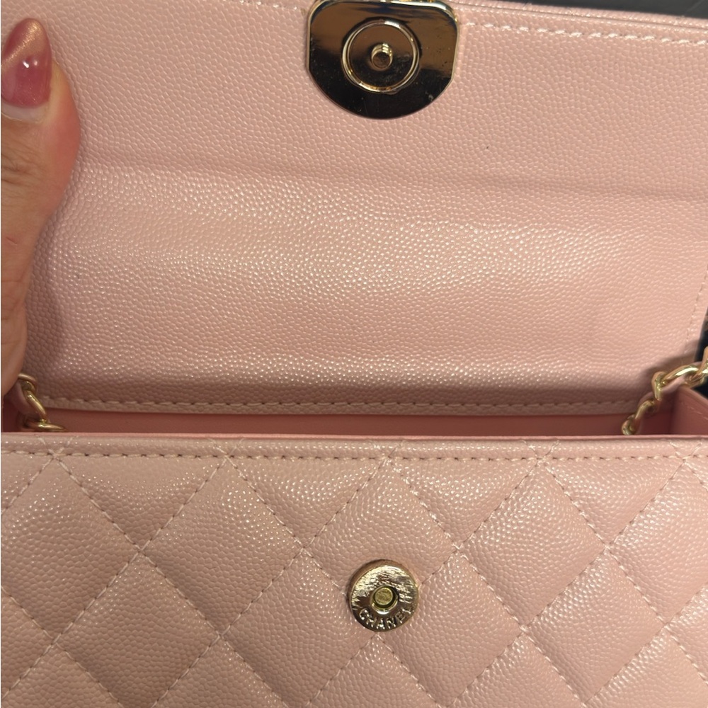 Chanel makeup bag Pink with gold hardware - Picture 4 of 5